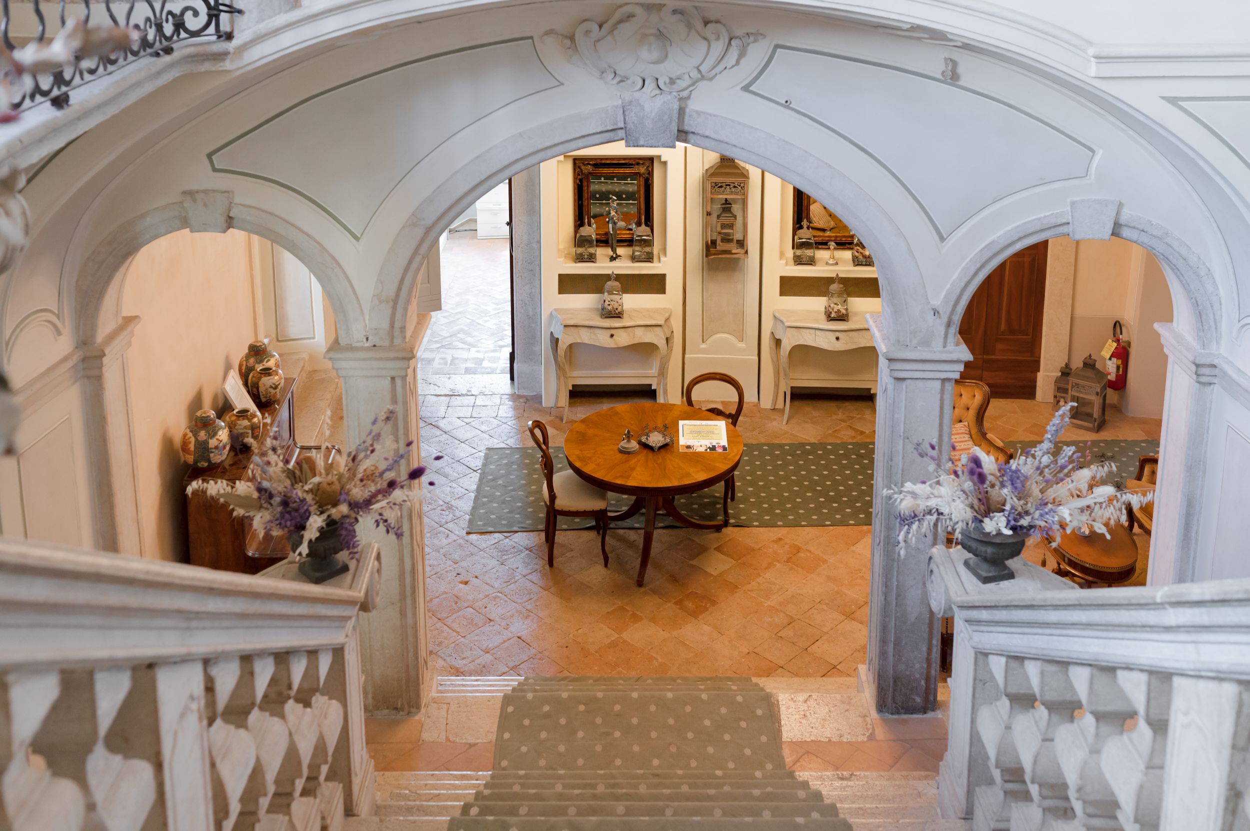 scalinata palazzo dall'alto